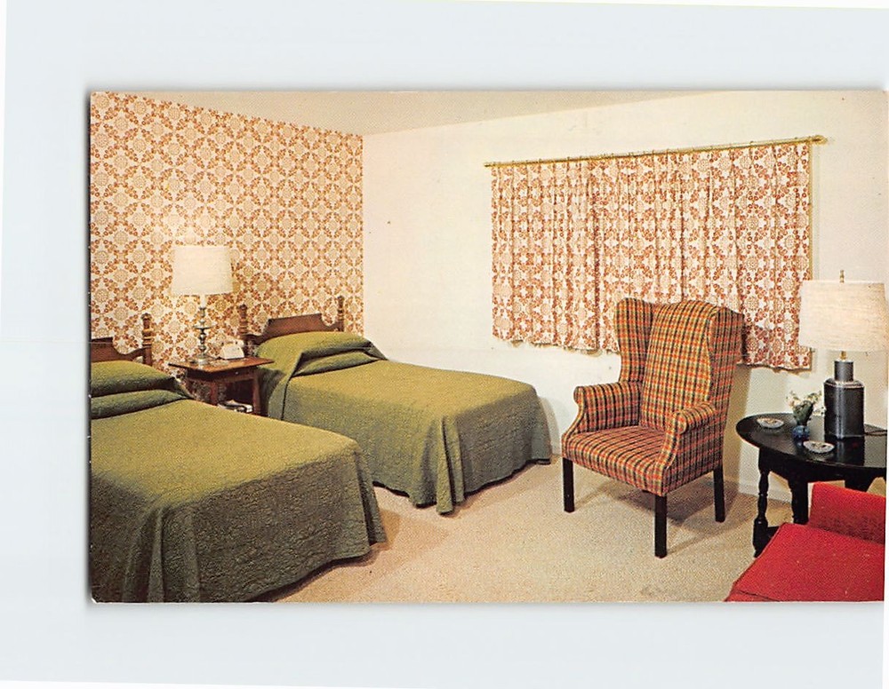 Postcard Typical room Tobacco Valley Inn and Motor House Windsor Connecticut USA