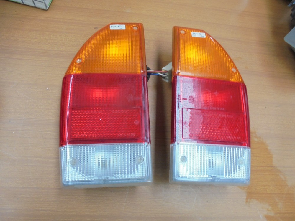 LANCIA BETA SEDAN 3RD SERIES PAIR TAILLIGHTS NEW