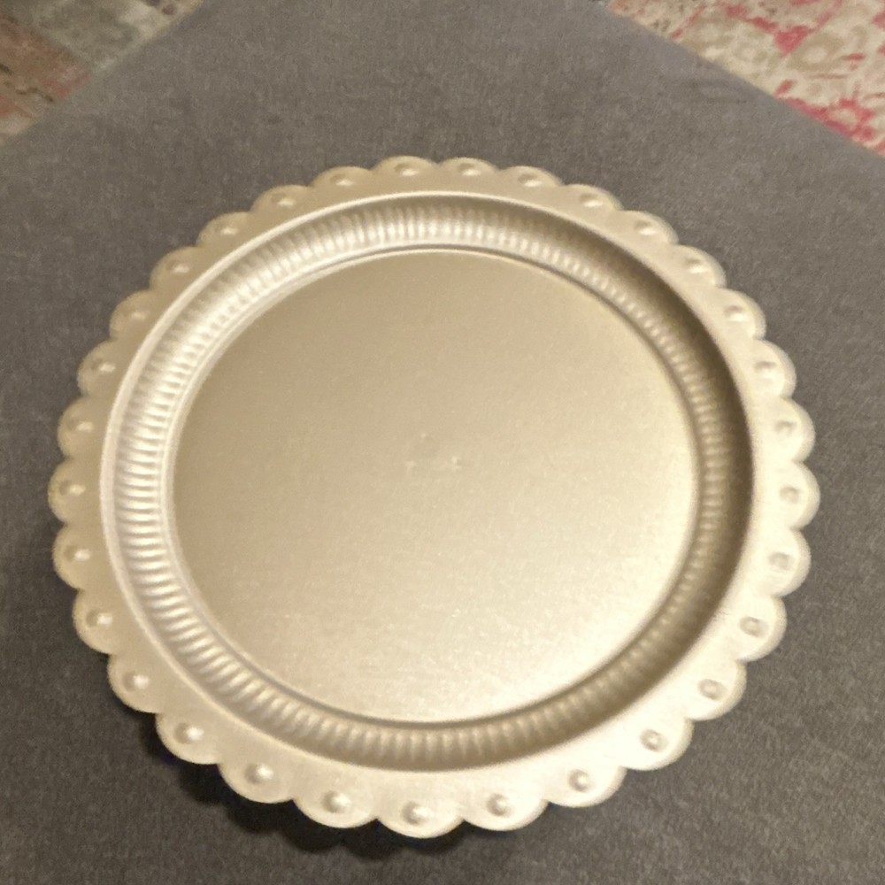 Round White Metal Pedestal Cake Stand, 1-Tier Matte Finish Traditional Style