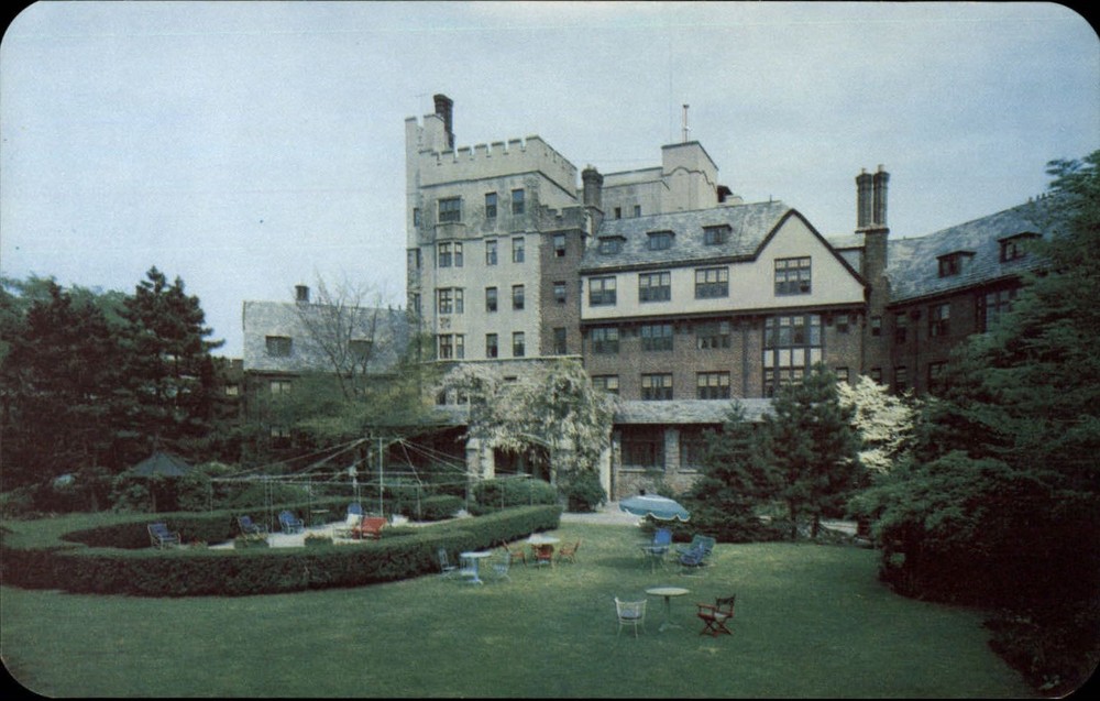 Pickwick Arms Hotel ~ Greenwich Connecticut ~ unused 1950s postcard