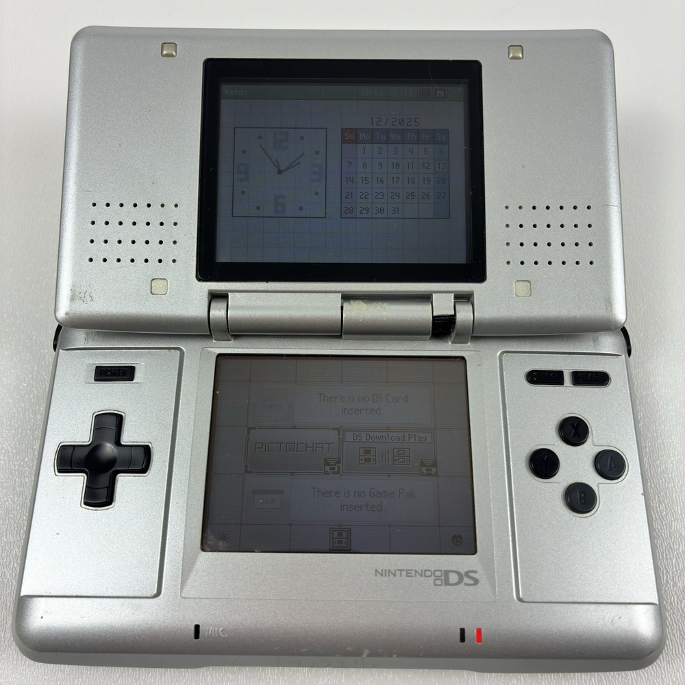 Nintendo DS NTR-001 Silver – Tested On/Screen – Cracked Hinge – No Charger