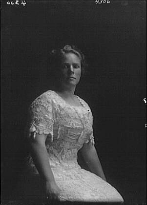 Photo:White, G., Miss, portrait photograph