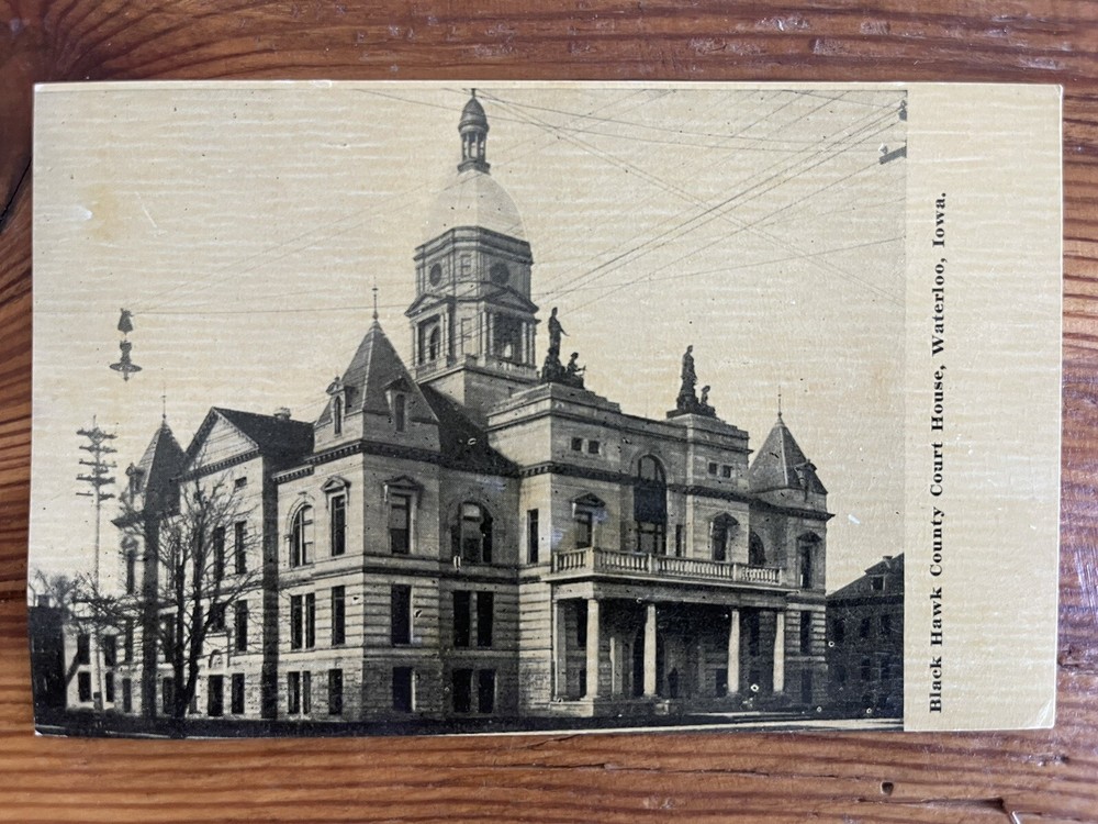 Black Hawk County Court House, Waterloo, Iowa - Vintage Postcard
