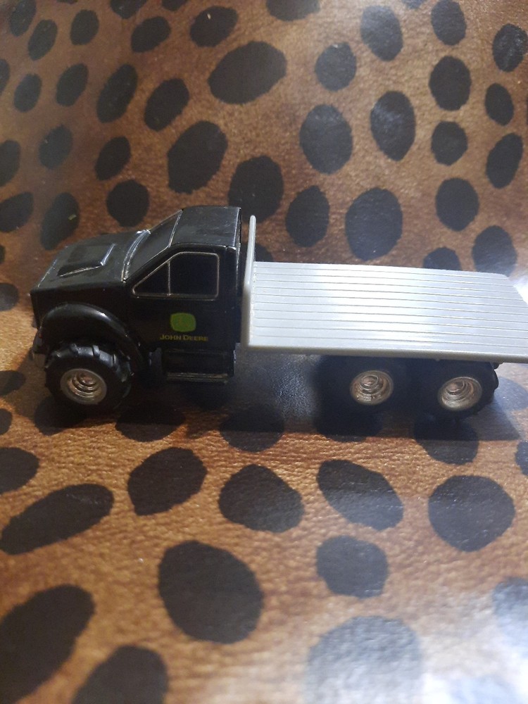 John Deere truck 1/64 scale Flatbed Hauler Ertl/Tomy 4.5 good used condition