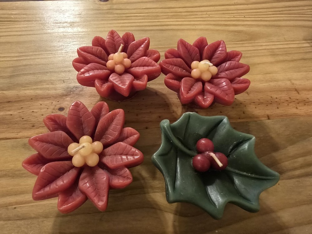 HOLIDAY CANDLES SET OF 4