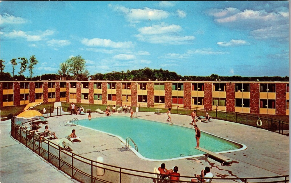 Portland ME-Maine, Holiday Inn, Outside Pool View, Vintage Postcard