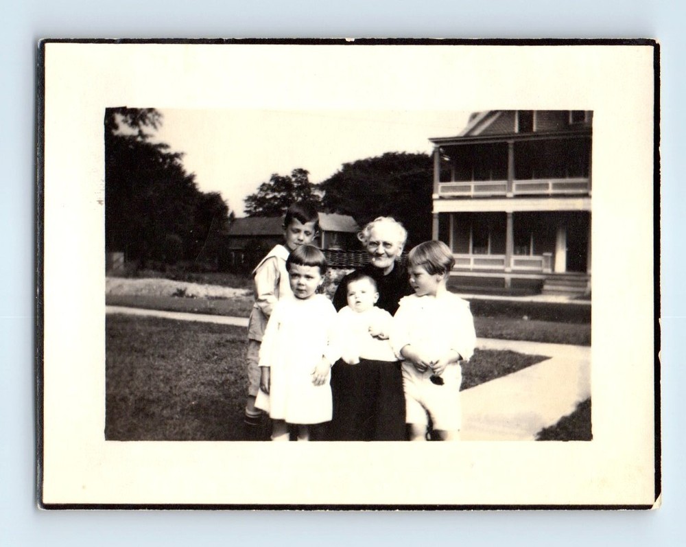 Old Vintage Photo OLDER WOMAN BOY GIRLS AND BABY IN FRONT YARD SNAPSHOT