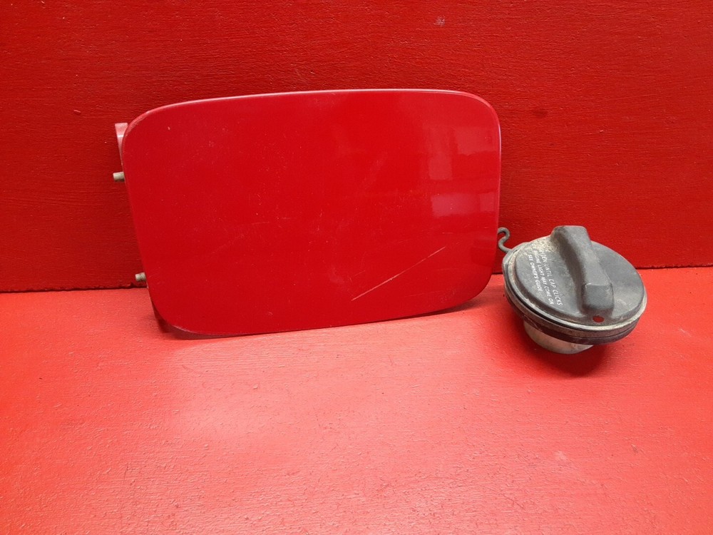 2004 - 2011 Volvo V50 S40 Fuel Filler Door Lid with Gas Cap 30779920