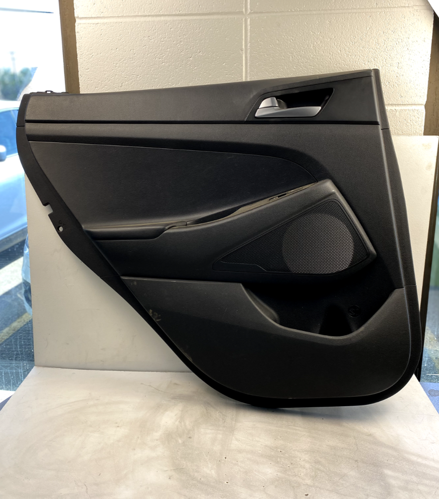 HYUNDAI TUCSON REAR LEFT SIDE INTERIOR DOOR PANEL TRIM COVER OEM 2016 - 2018