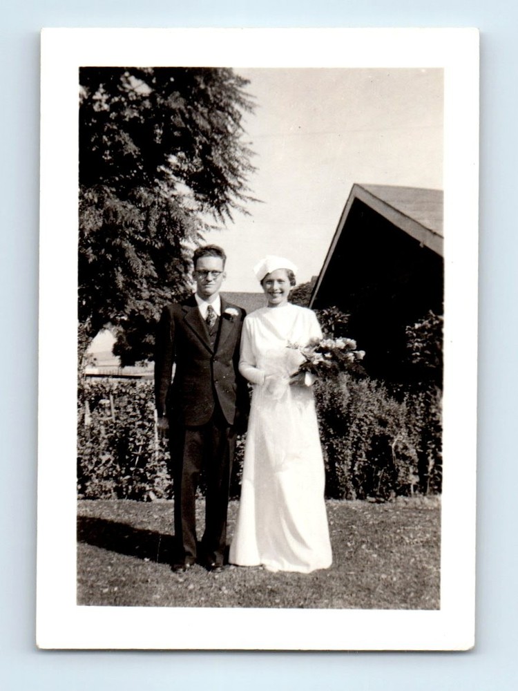 Old Vintage Photo MAN WOMAN BRIDE GROOM WEDDING DRESS FLOWERS IN YARD