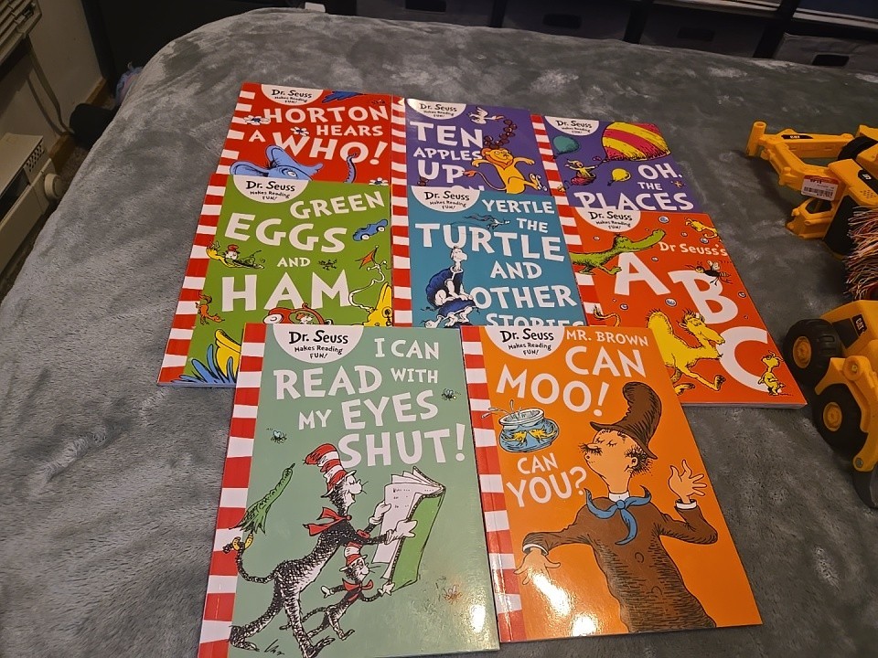 8 Books A Classic Case of Dr. Seuss Book Lot  Paperback (2017) New
