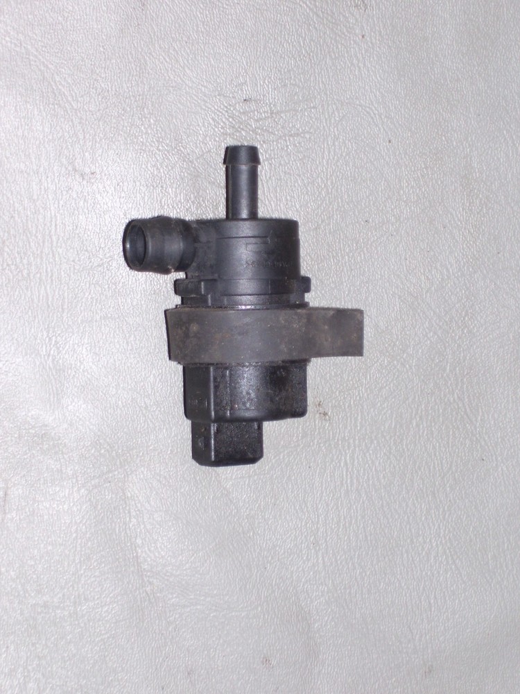 2000 BMW 328 Fuel Tank Breather Valve 1433602 C26
