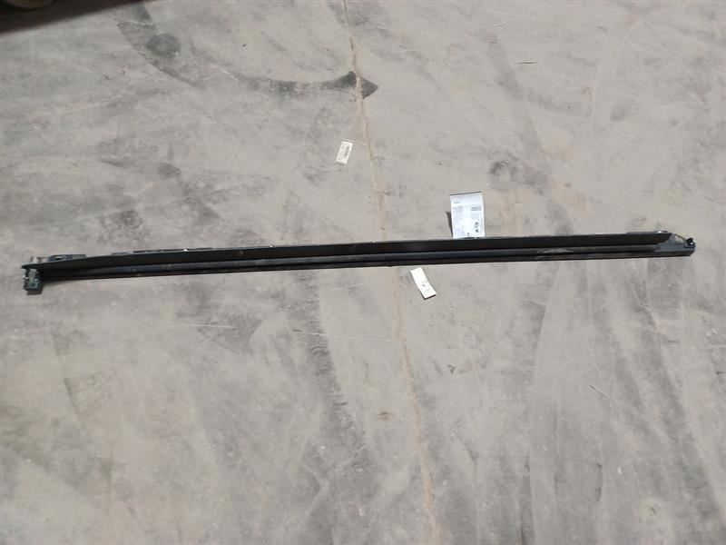 2024 Passenger Right XT6 Rocker Panel Moulding 2876158