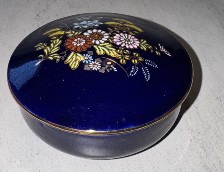 Vintage Kutani Japanese Cobalt Blue Porcelain Round Trinket Box Dish Flowers Lid