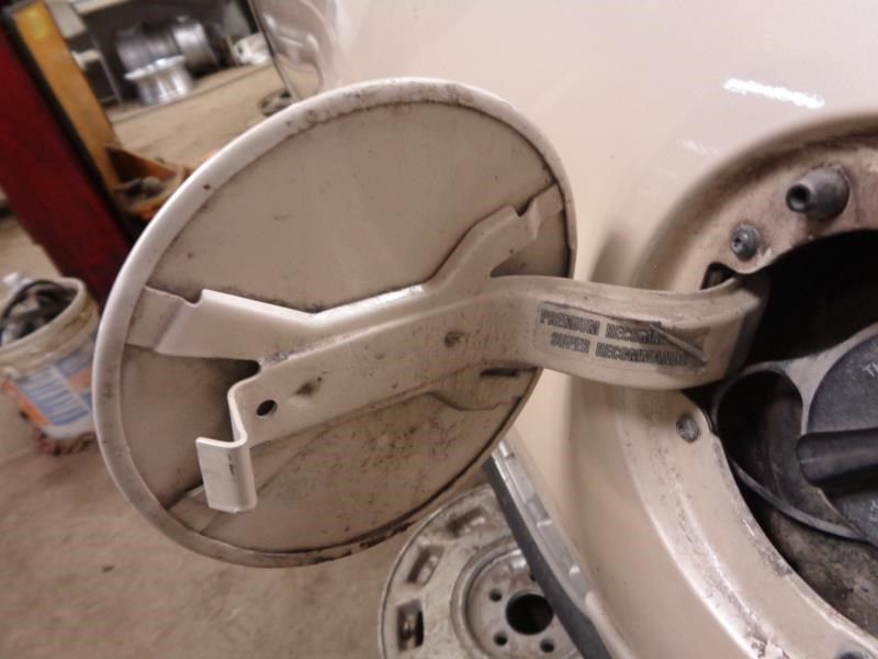 TOWN CAR  1998 Fuel Filler Door 1089310