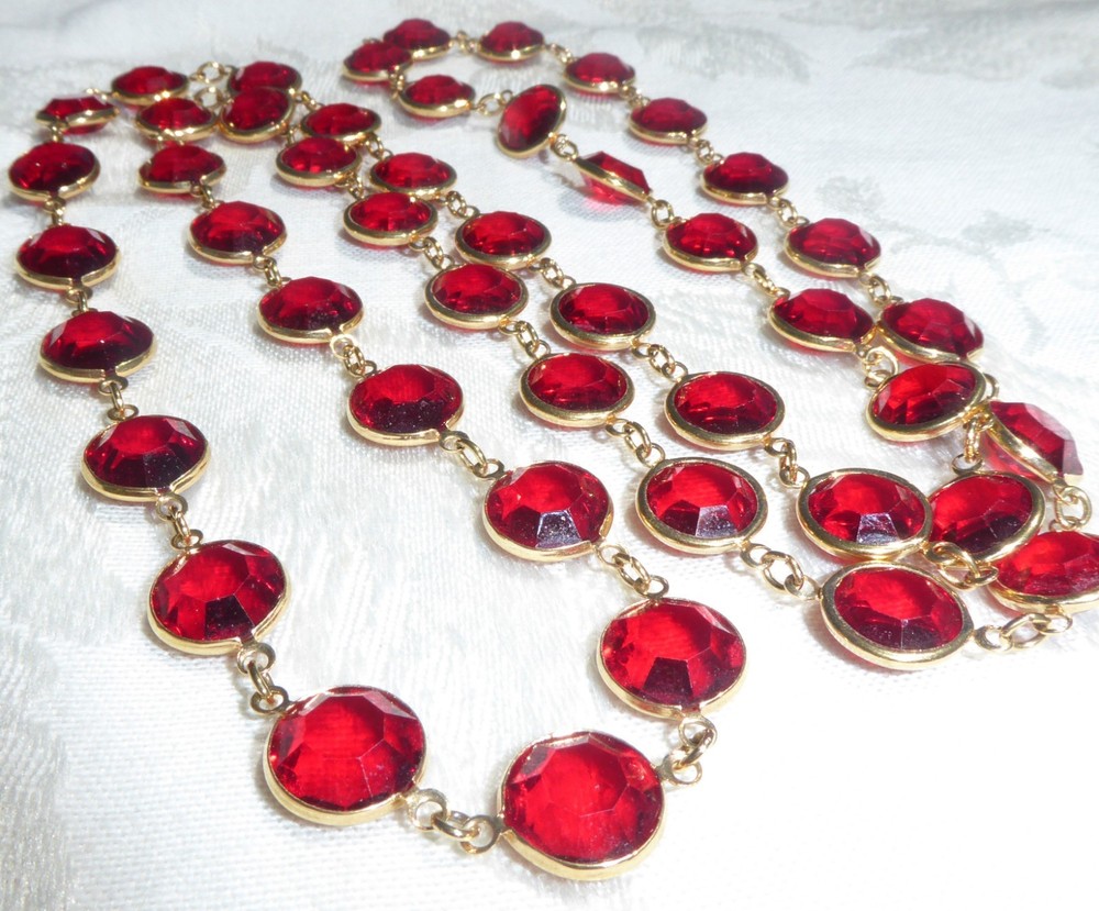 BEAUTIFUL Large VINTAGE GOLD TONE RED SWAROVSKI CRYSTAL NECKLACE 36