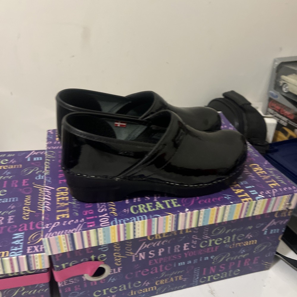 Sanita  Black Leather Clogs Slip On Close-Toe Comfort Shoes  Women’s Size 40/9.5