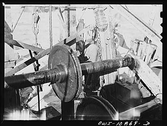 Photo:Moore County Texas 1910s Driller at Oil Well Rotary Drilling Rig
