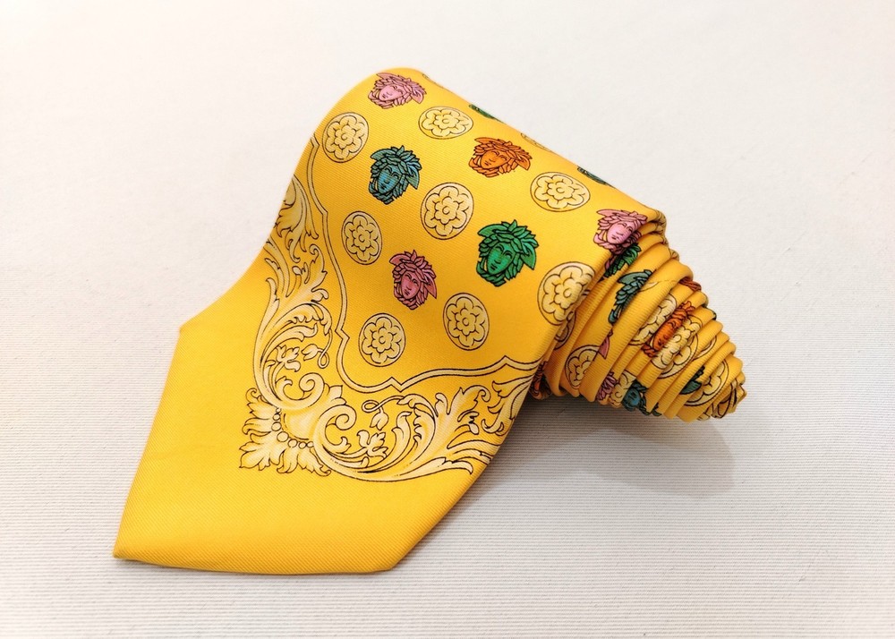 Authentic Gianni Versace Silk Designer Necktie Medusa Scarf Pattern Luxury Tie