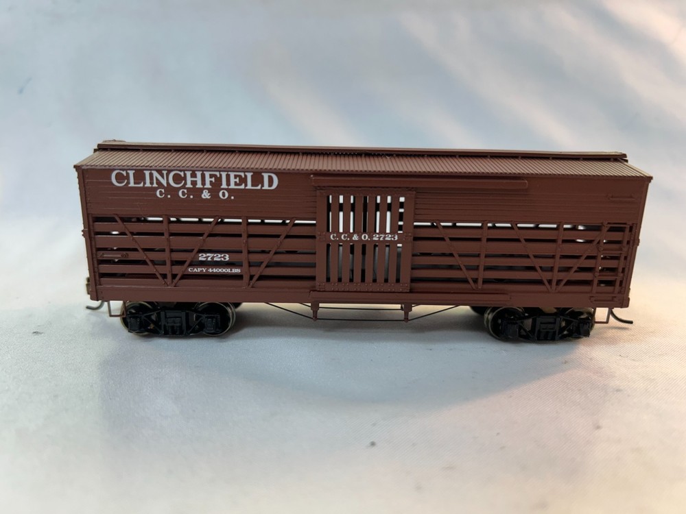 Roundhouse 84207 HO Scale 36' Stock Car, Clinchfield #2723