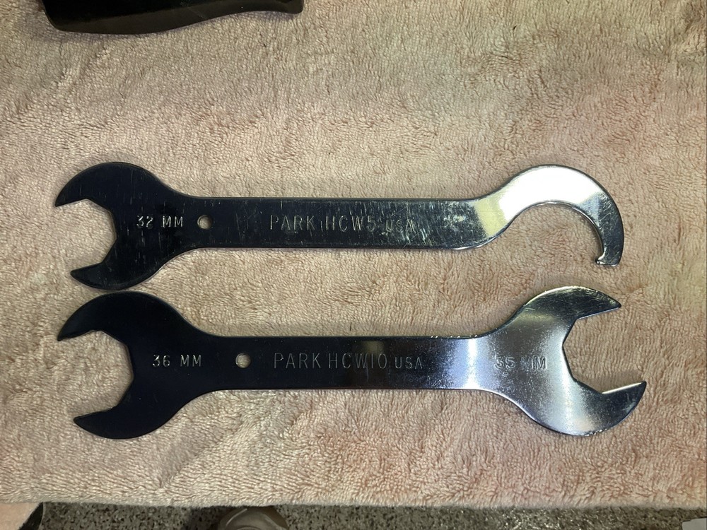 2 Park Tools -HCW-10 35MM-36MM Headset Wrench & HCW-5 (32) & Lockring Tool