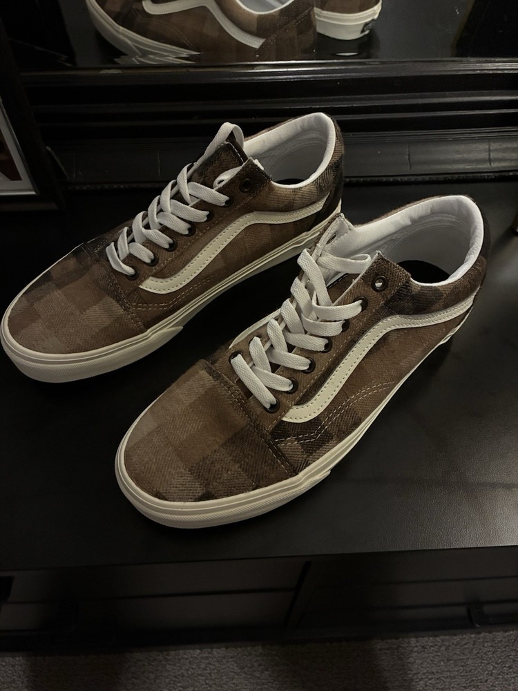 VANS Old Skool Shoes, Great fit and stylish, Size 10, Comes with Box