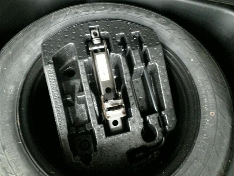 GRANDCHER 2014 Jack 104544319 NO FOAM TRAY NO SPARE TIRE