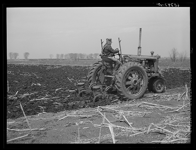 Photo:Monona County Iowa 1940 Farmall Tractor Corn Planting Listing Method