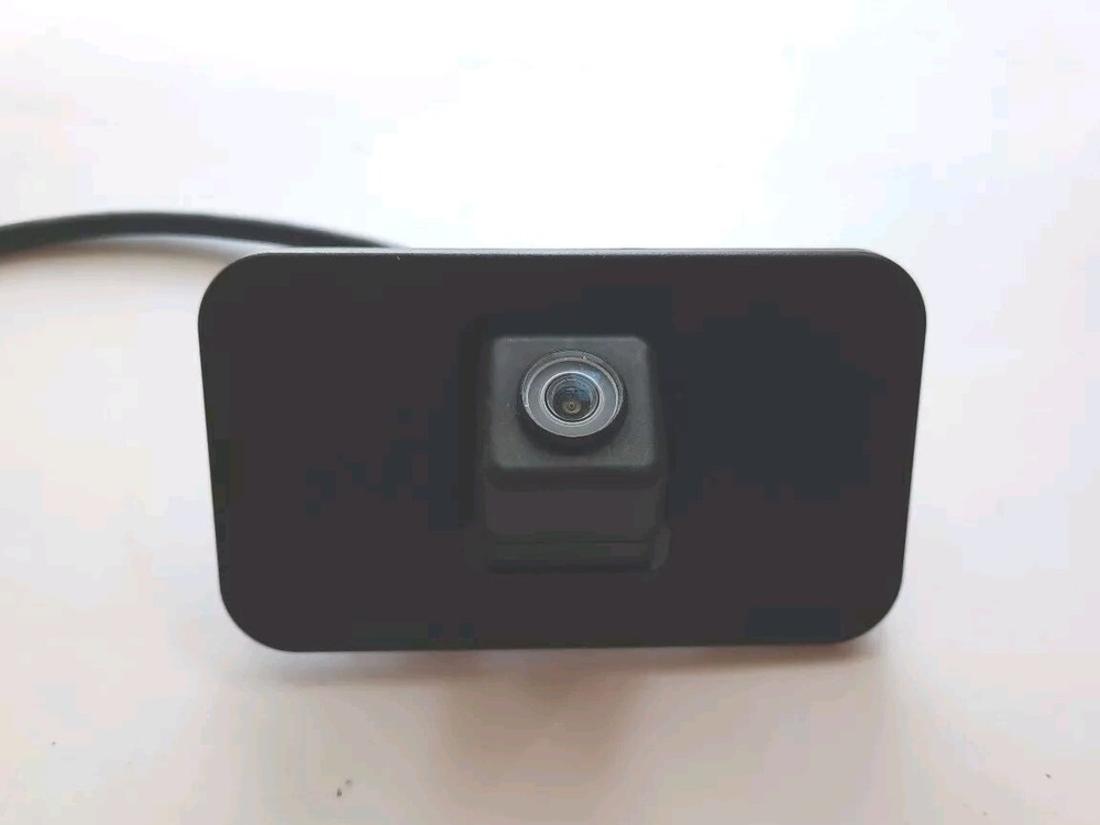 2015-2020 CHEVROLET SUBURBAN TAHOE REAR VIEW CAMERA OEM