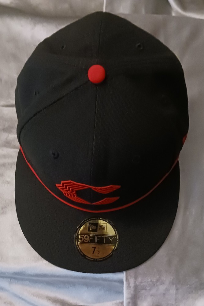 Cincinnati Reds Genuine Merchandise Snapback Baseball Hat One Size Fits All NWT