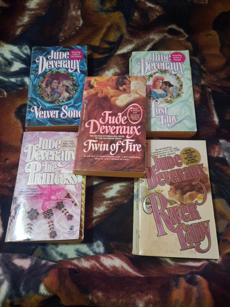 5 Novels By Jude Deveraux,River Lady•Lost Lady•Twin of Fire•Velvet Song•Princess