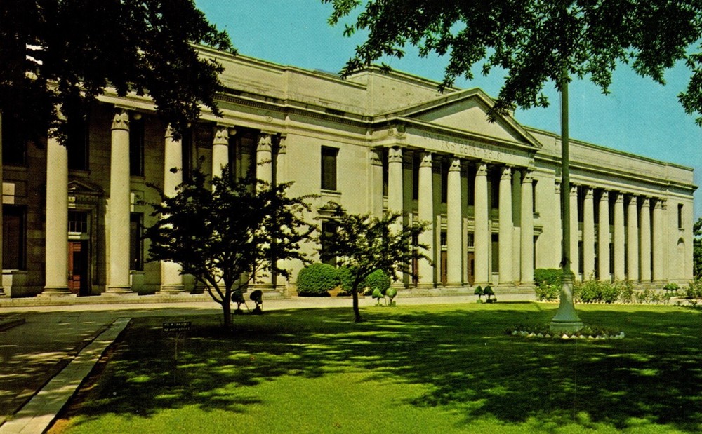 Postcard United States post office and Courthouse, Charlotte, North Carolina