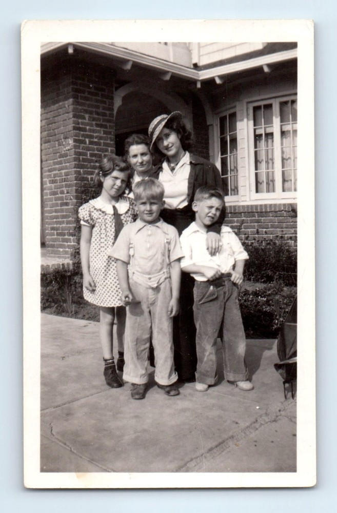 Old Vintage Photo WOMEN BOYS AND GIRL STANDING OUTSIDE HOUSE ANTIQUE SNAPSHOT