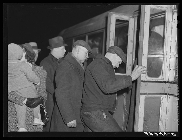 Photo:New York City 1930s Men Boarding Subway Train Crowd Winter
