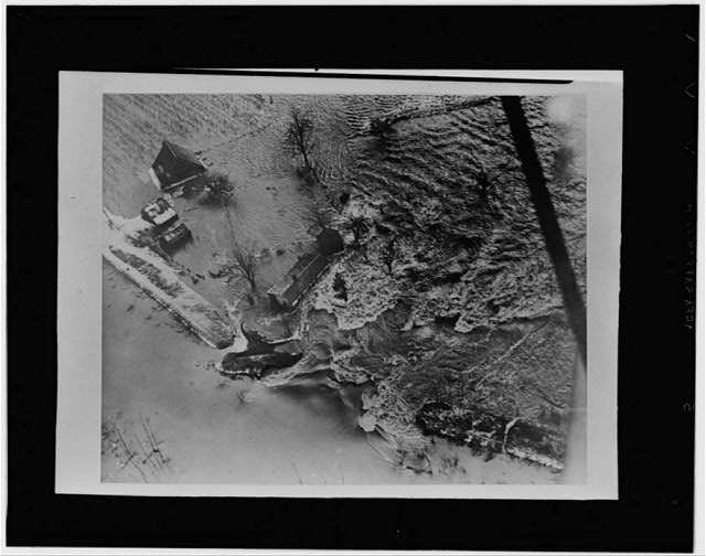Photo:1940s Aerial Flood Flooded Houses Damage River Scene