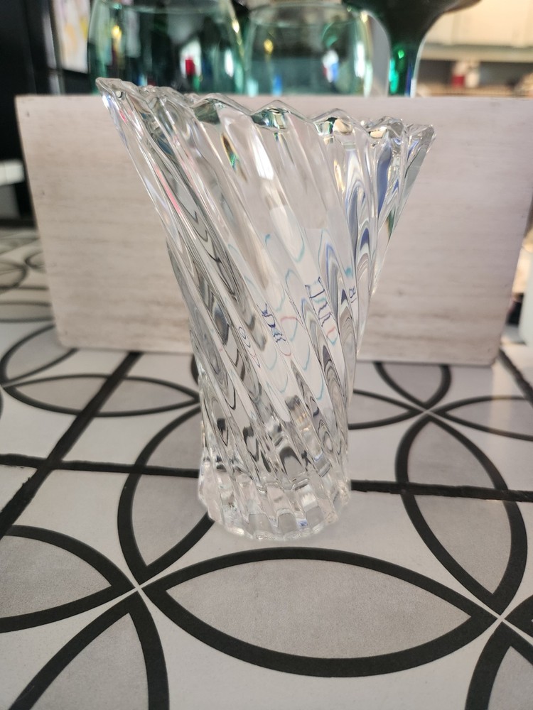 Clear Glass Vase Swirl Pattern Decorative Glossy Finish