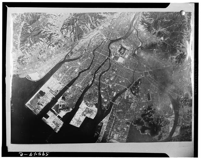 Photo:Honolulu Hawaii 1940s aerial harbor city view