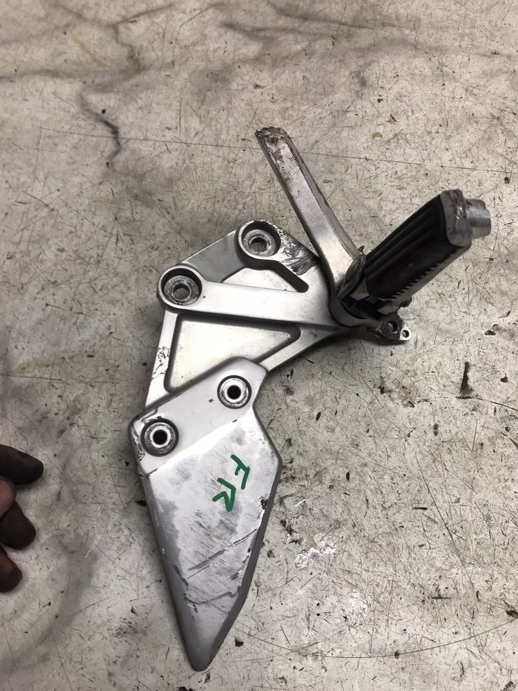 05 Suzuki SV650 SV 650 S Front Right Foot Peg Rest