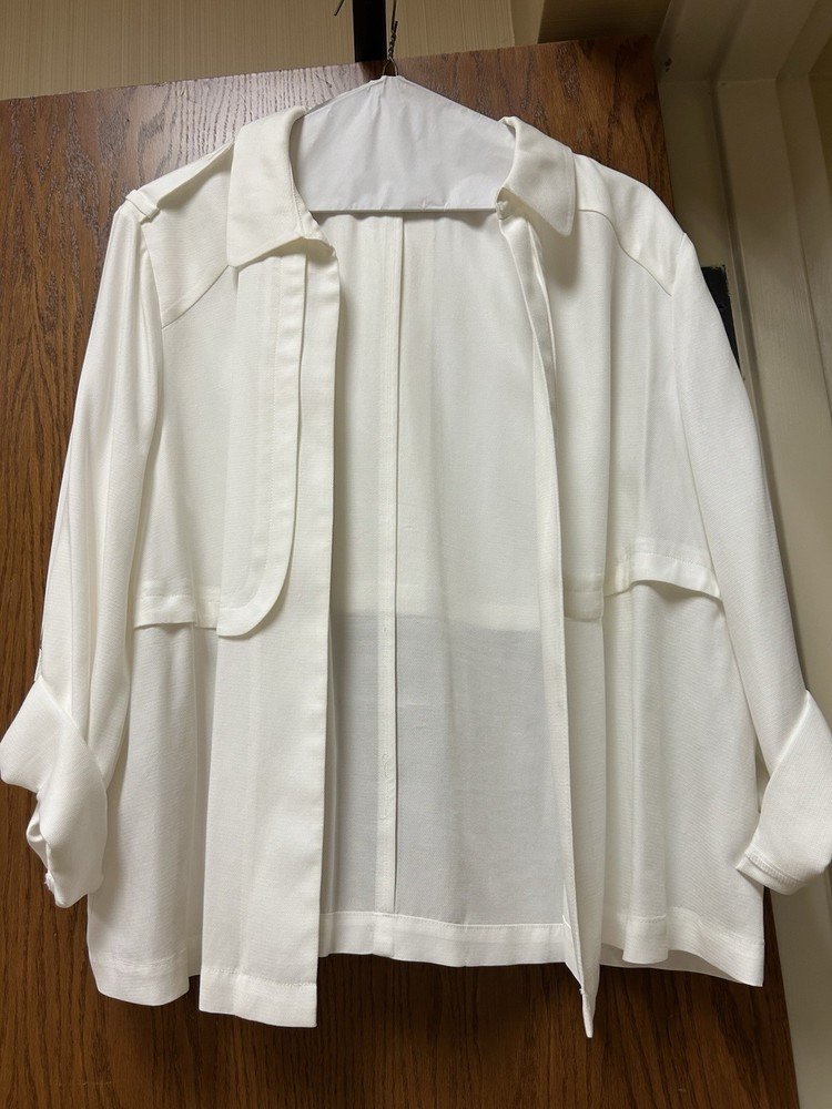 Chico's Size 2 White Blouse Jacket Lightweight