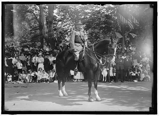 Photo:John J. Pershing Horseback Parade First Division 1918 Crowd Flags