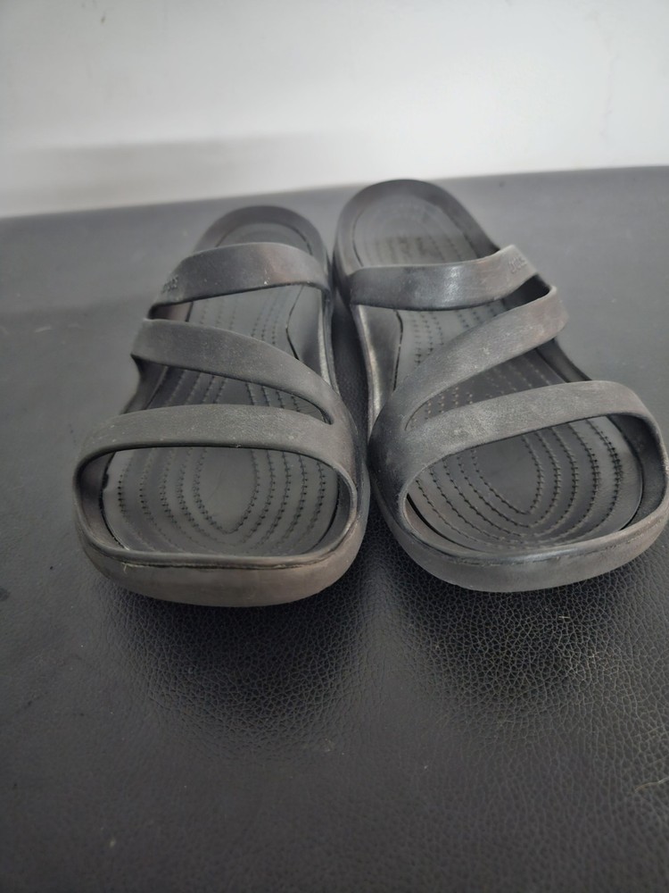 crocs swiftwater sandals women's size 8 W black