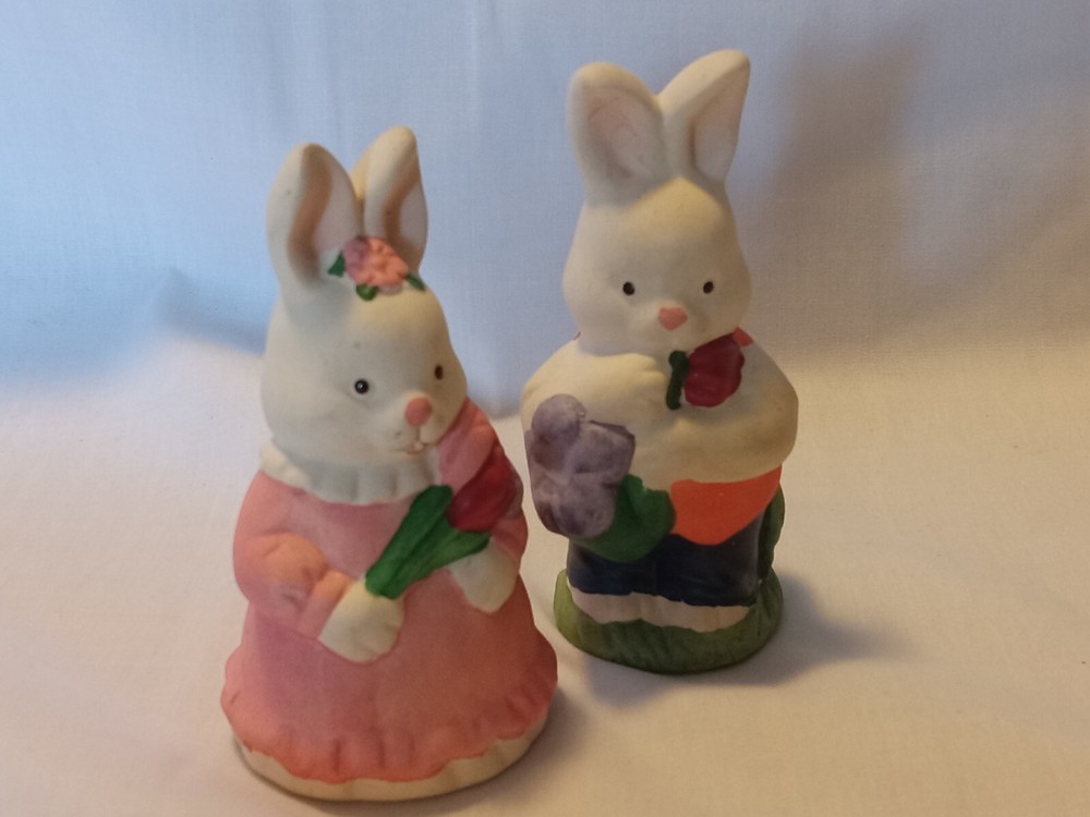 1990s White Rabbit Couple, Salt & Pepper Shakers,  Easter, Spring, Floral