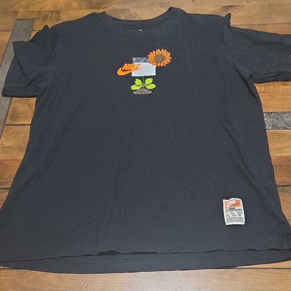 Nike Sportswear Grow Your Sole Graphic TShirt men's L Black Sunflower Back Print