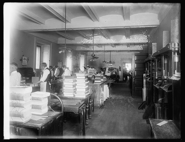Photo:Washington DC Congressional Library Bookbinding Shop 1910s