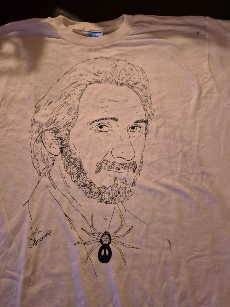 unad   THE WHO: John Entwistle portrait w/ his SPIDER Boris -tee-shirt --small-