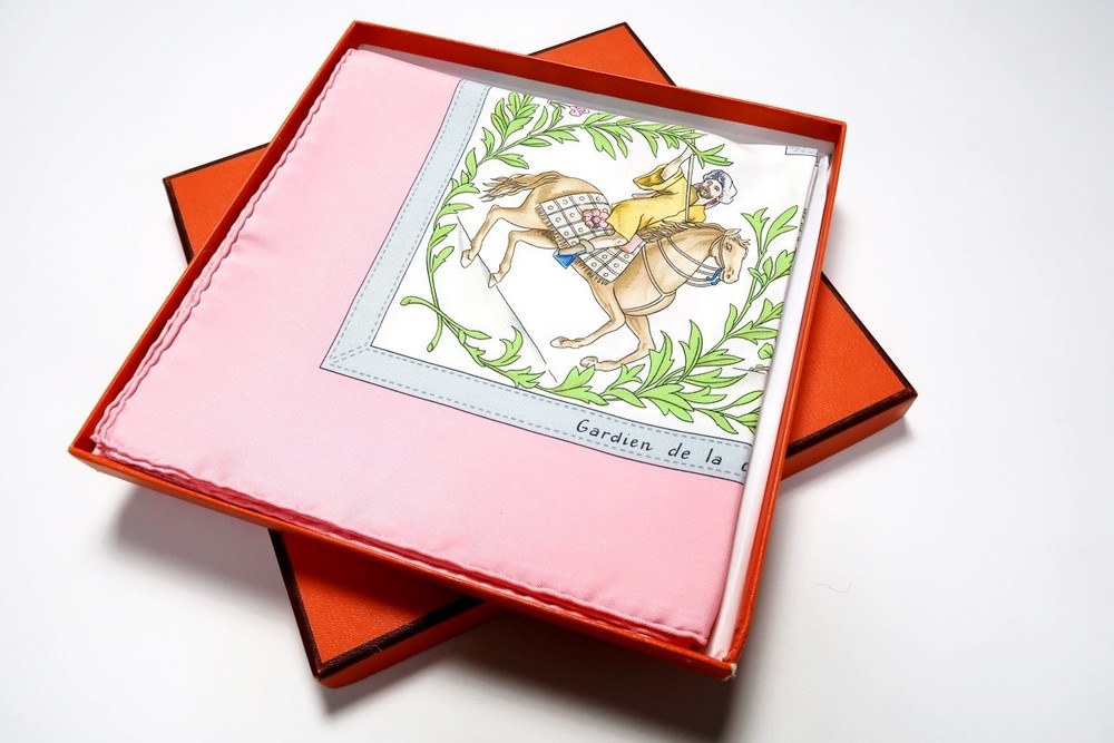 HERMES Scarf Carre Costumes CIVILS ACTUELS 90x90cm 100% Silk Modern Citizen Design