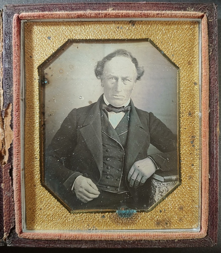 1/6 plate daguerreotype portrait of older man - in split leathette case