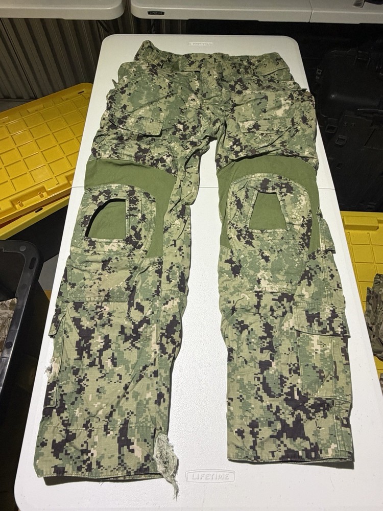 Crye Precision AOR 2 Combat Tactical Pants Digital Camouflage 32R