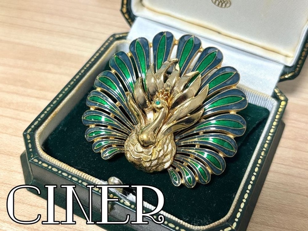CINER RARE VINTAGE Pin BROOCH From Japan Enamel Gold Peacock No Box