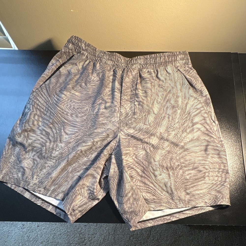 Lululemon Men’s Gray Abstract Athletic Shorts Drawstring Pockets Size M